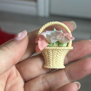 4/$50 Easter HALLMARK flower basket vintage 1982 🌸